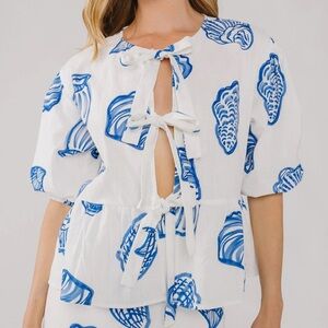 Vestique White and Blue Tie-Front Top